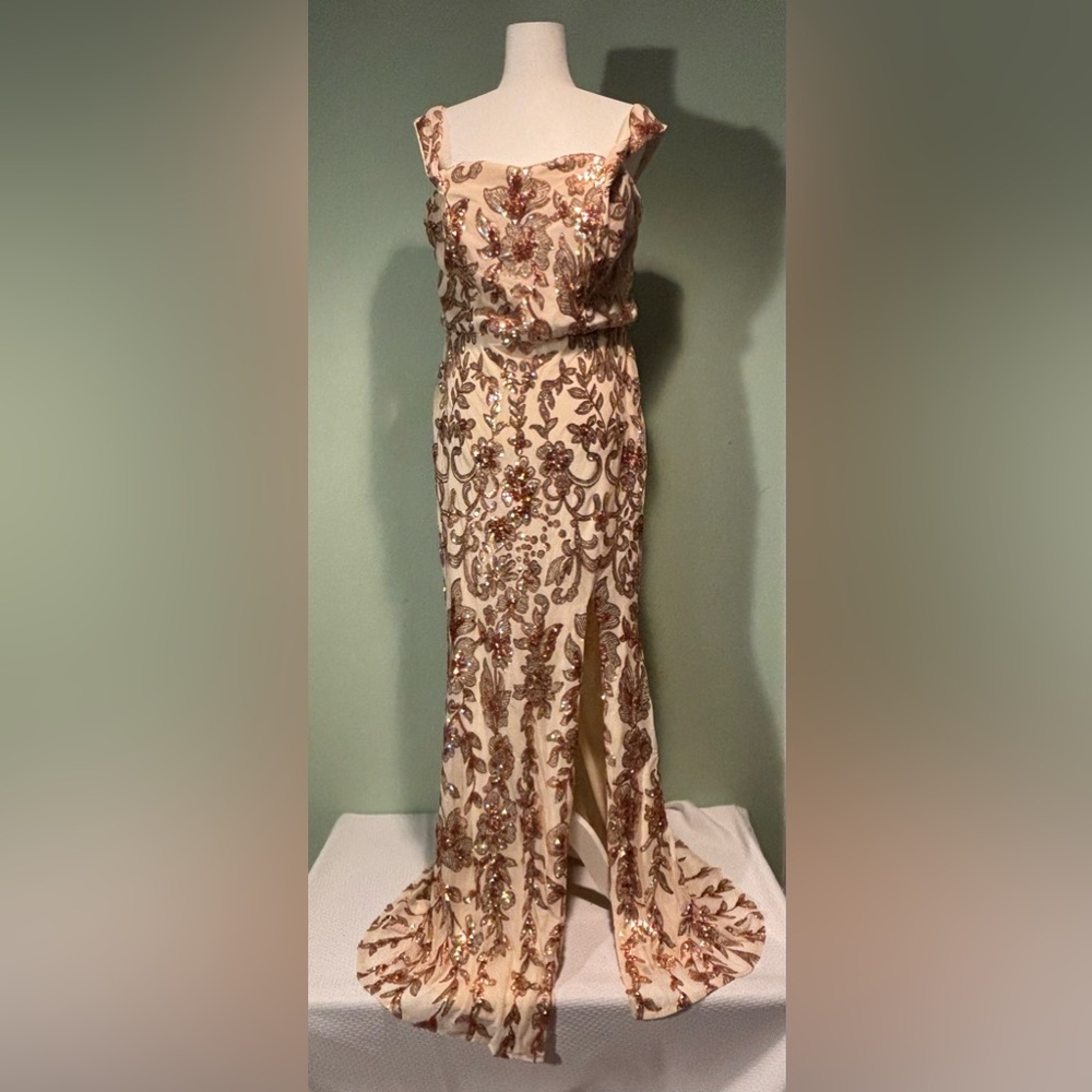 Women’s gold sequined off the shoulder formal evening gown size XL. NWT